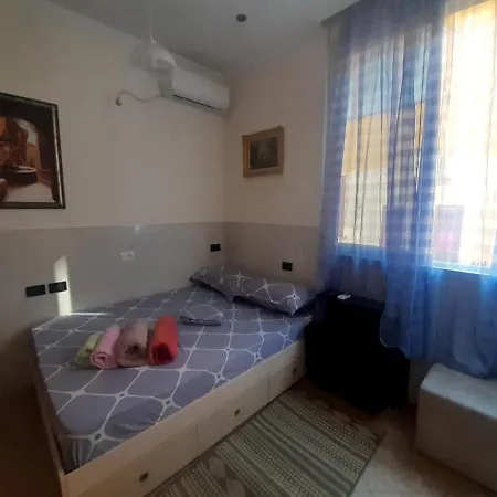 Apartamento Lovely Amd Quite Appartament 1-1 *