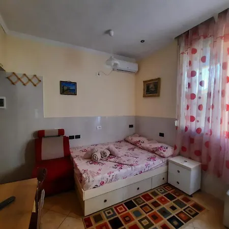 Lovely Amd Quite Appartament 1-1 Apartmán *