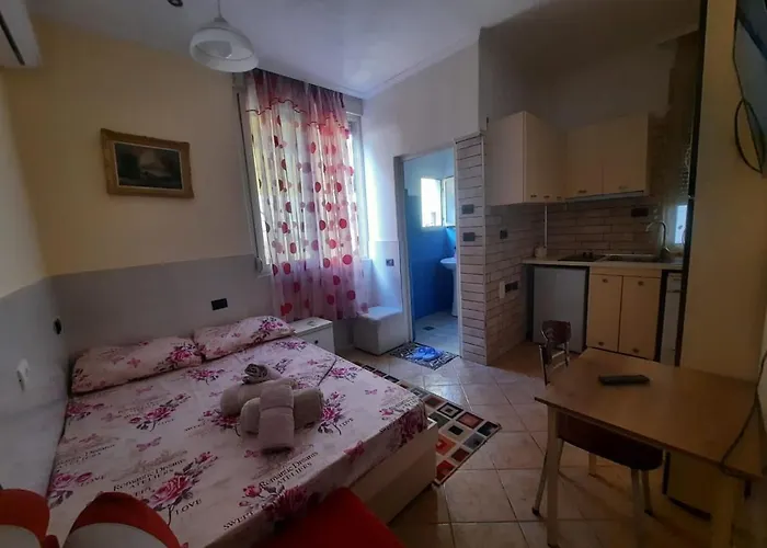 Lovely Amd Quite Appartament 1-1 * Tirana