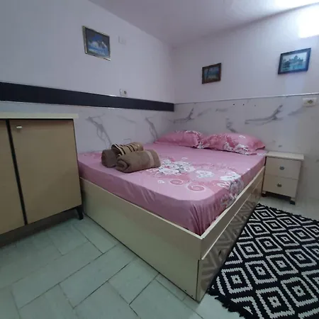 아파트 Lovely Amd Quite Appartament 1-1 *